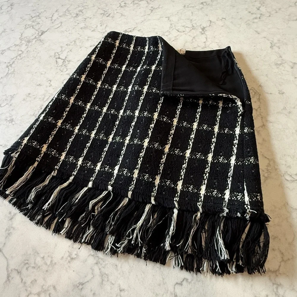 Tory Burch Skirt Size 0 • Black White Plaid Textured Tweed Fringe Hem • Side Zip